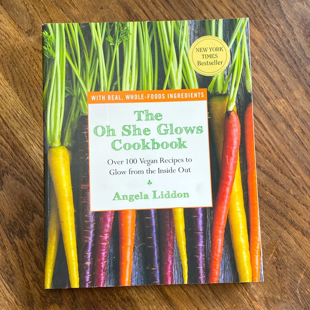 Oh How She Glows Cookbook. 313 Pages, Over 100 Vegan Recipes, Angela Liddon 2014